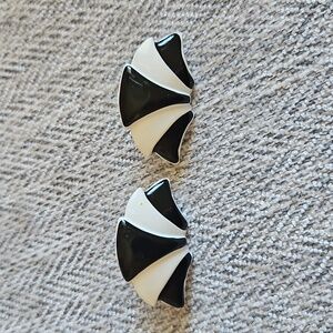 1/$5 or $10 Vintage Art Deco Black & White Fan Statement Earrings.